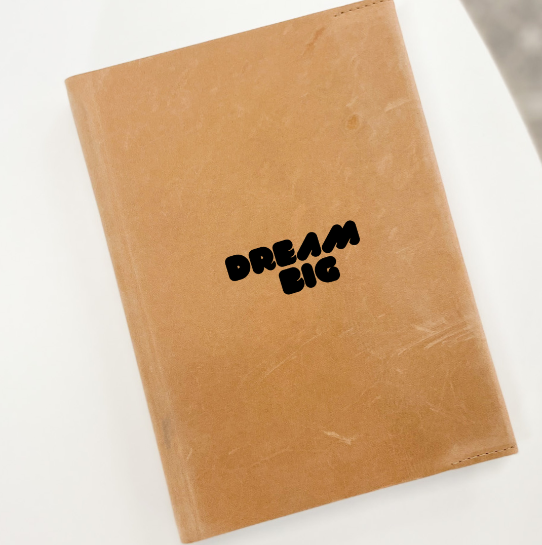 Notitieboek met lederen cover én gravering naar keuze