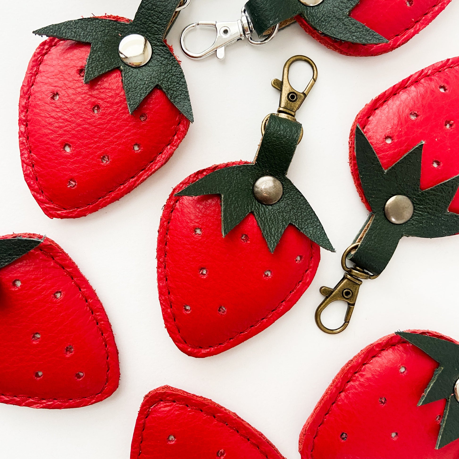 Lederen sleutelhanger aardbei