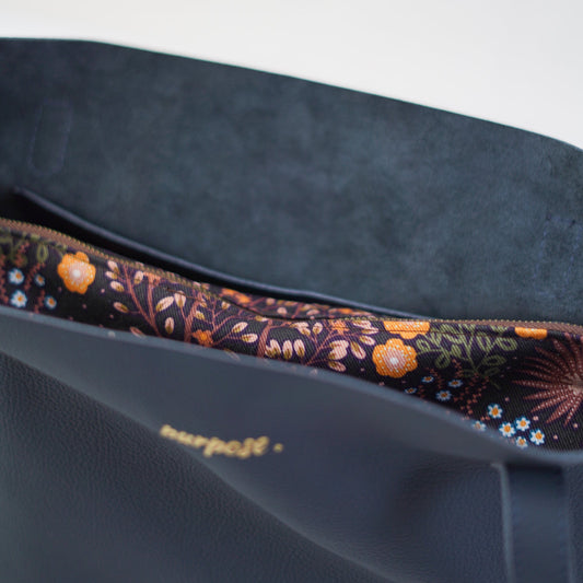 lederen handtas met katoenen zak