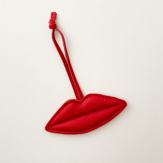 bag charm in leer lippen