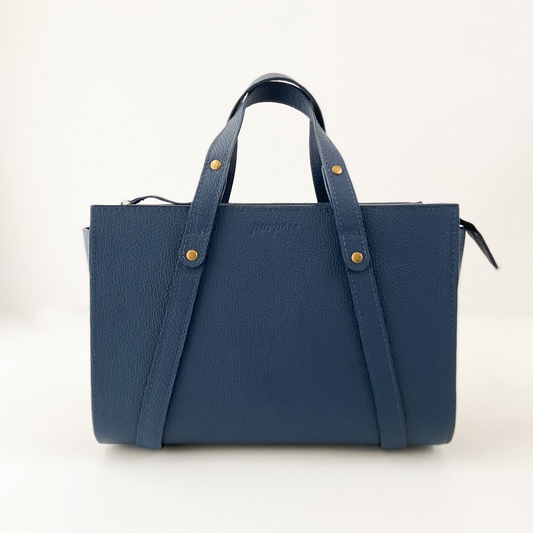 lederen handtas met verschillende riemen