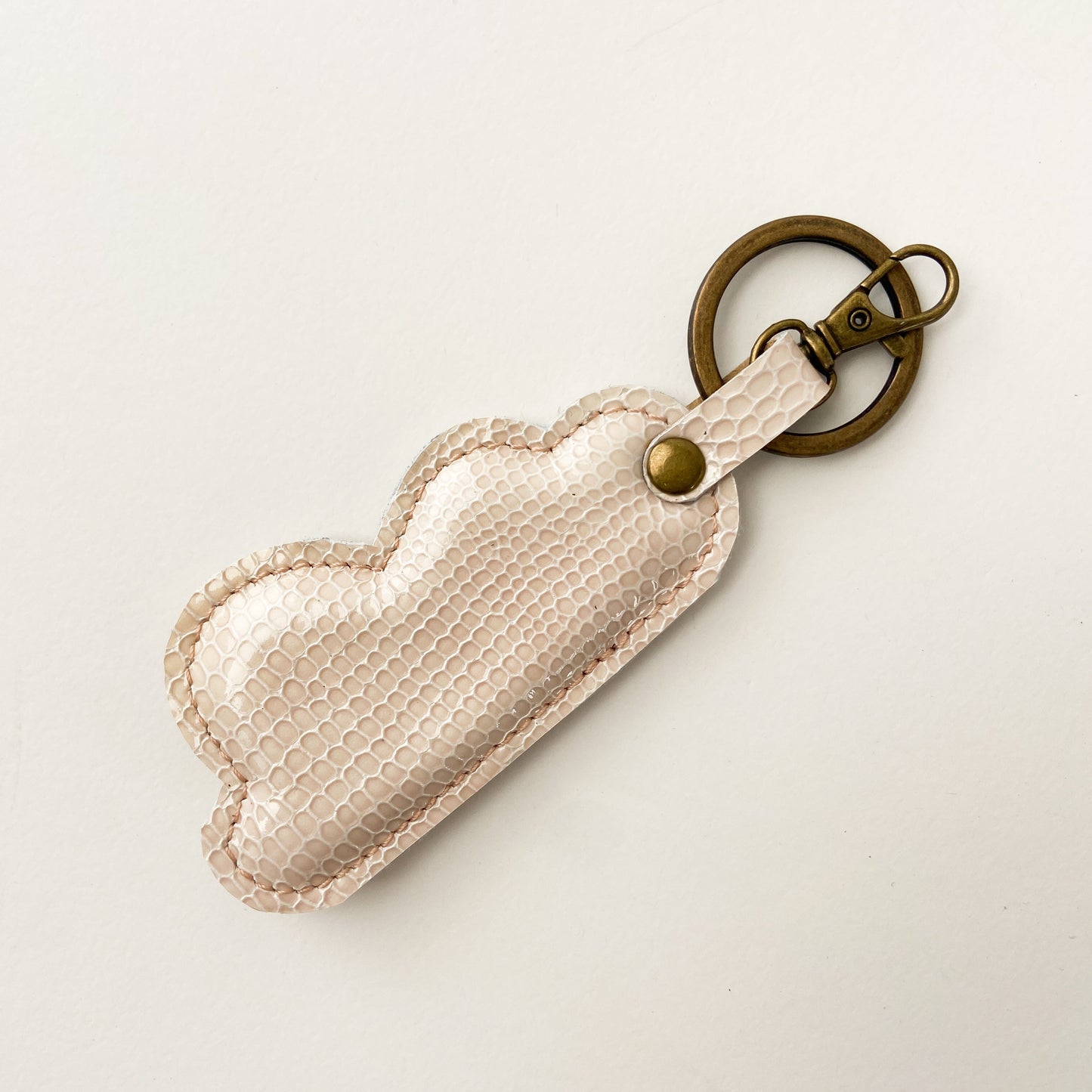 wolk lederen sleutelhanger