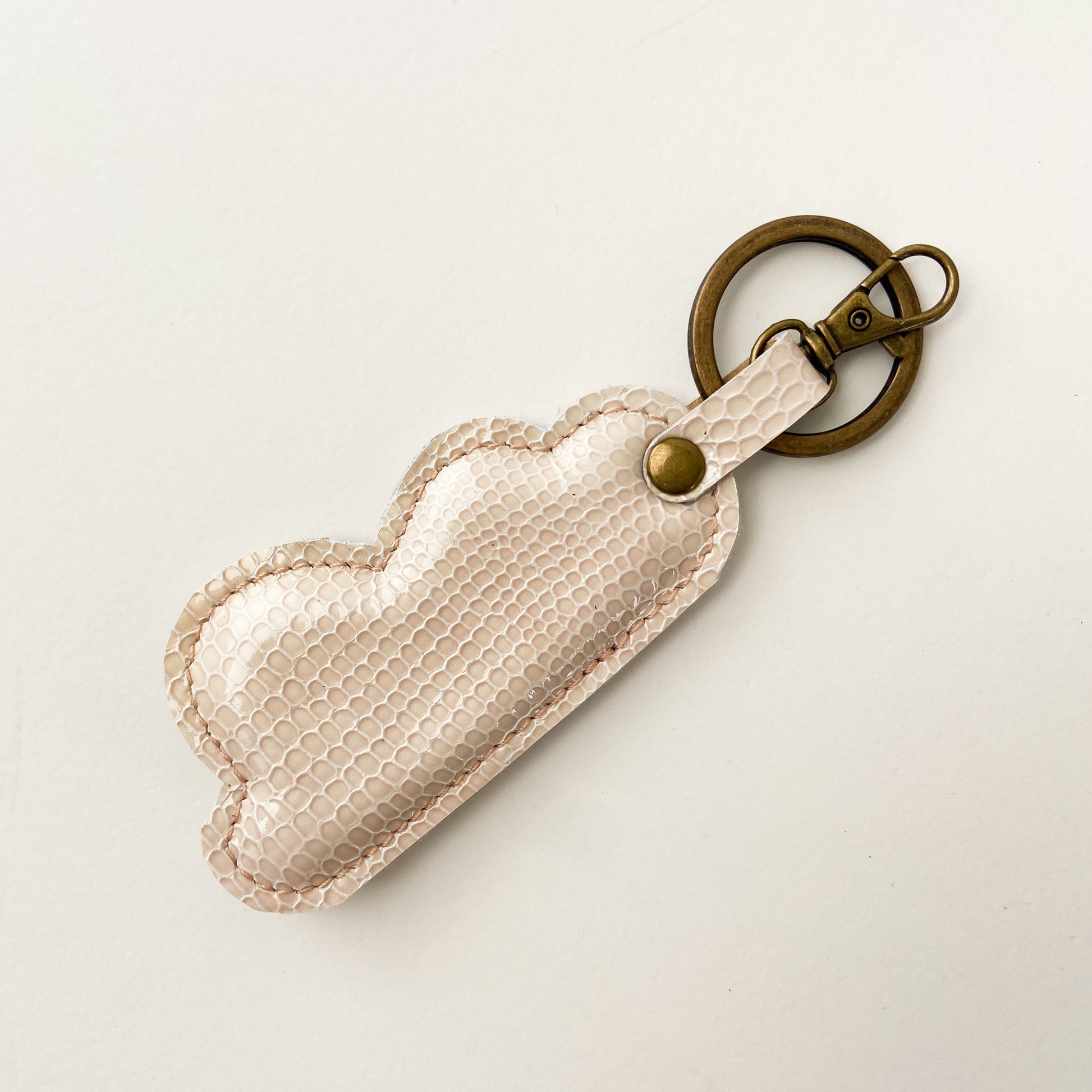 wolk lederen sleutelhanger